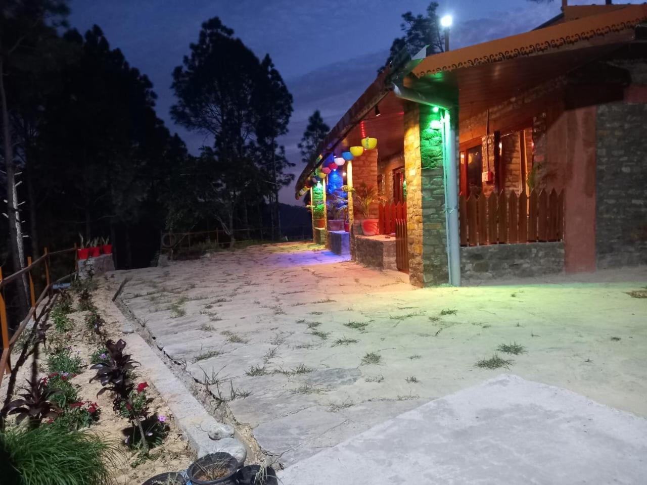 Nature Villaas Basa Homestay Pauri エクステリア 写真