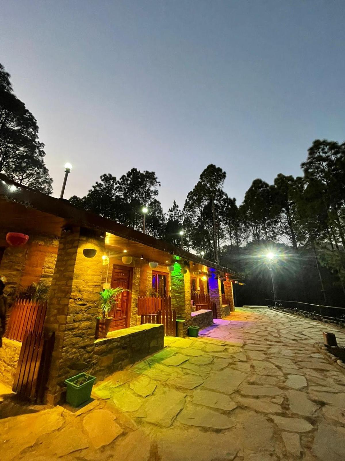 Nature Villaas Basa Homestay Pauri エクステリア 写真